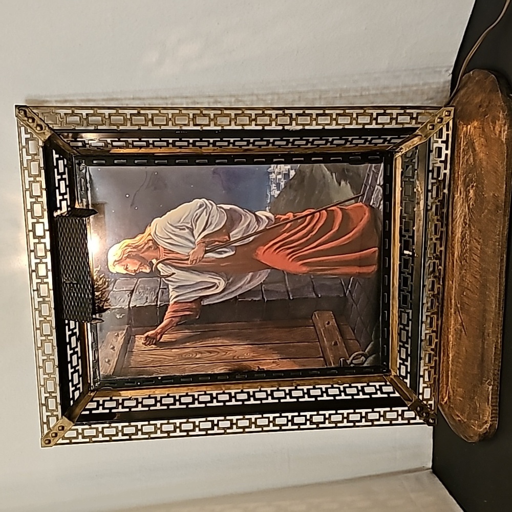 Vintage Metal Frame Light Up Jesus Pic